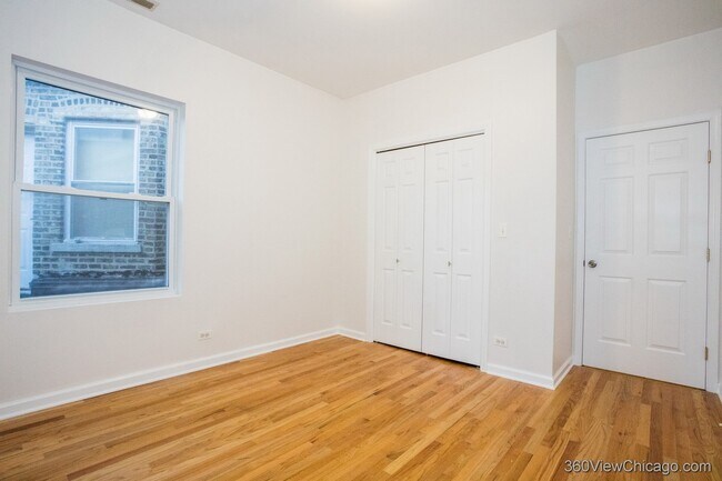 Dormitorio - 3906 W Belmont Ave