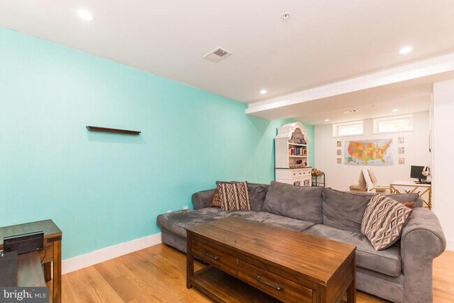 Foto del edificio - 1821 Newton St NW