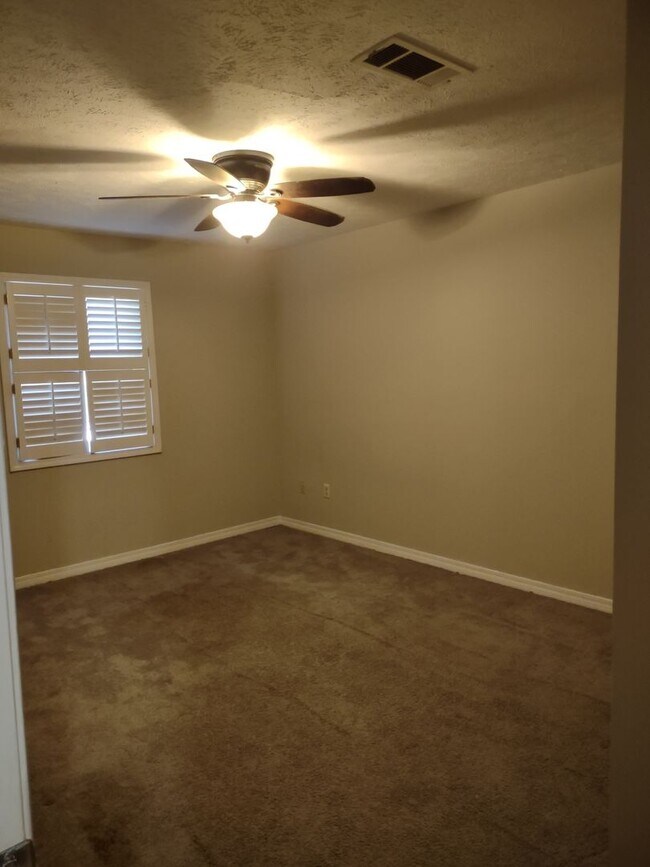Building Photo - 955 Glastonbury Cir