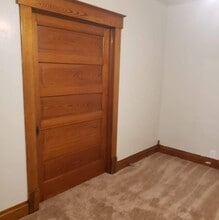 Building Photo - 619 W Elm St