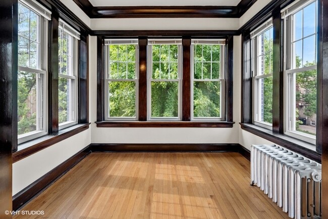 Sunroom - 1636 W Balmoral Ave