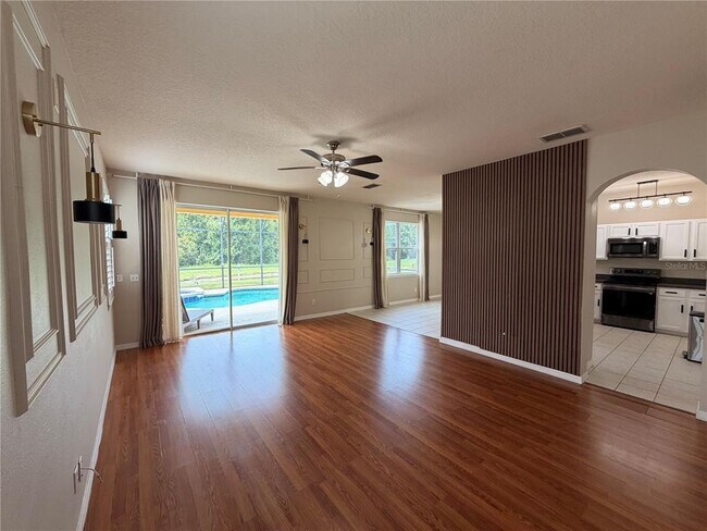 Building Photo - 260 Blue Jay Way