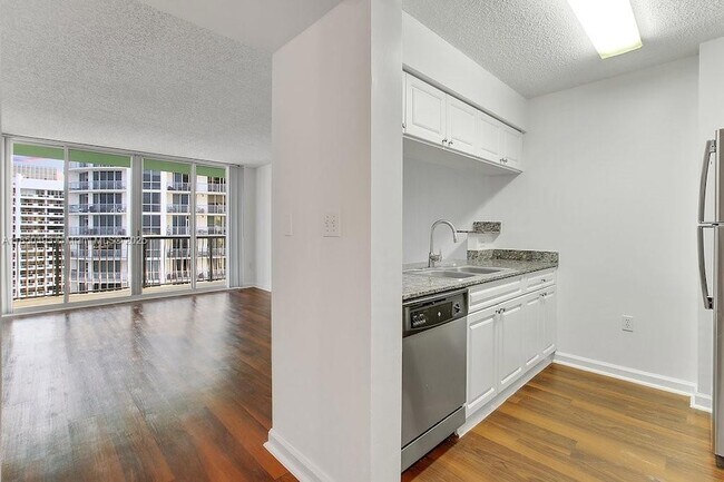 Foto del edificio - 1756 N Bayshore Dr