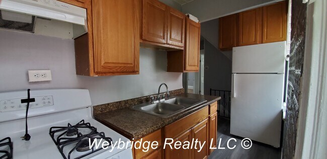 Building Photo - Harrison Ave 2262