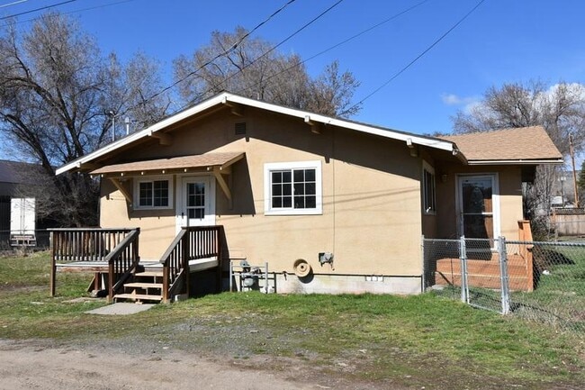 Building Photo - 2422 Wiard St