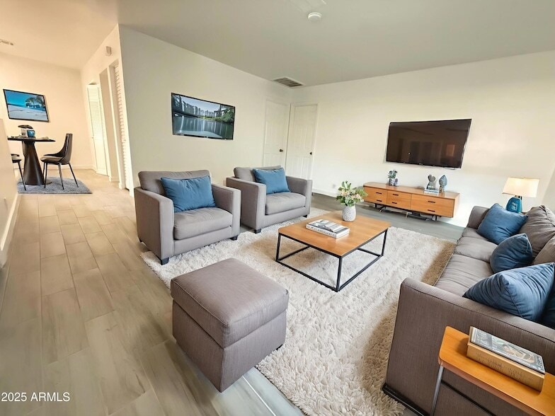 Foto principal - 9003 W Elm St