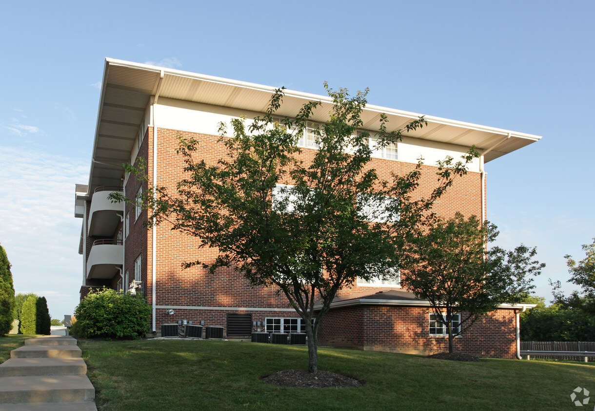 Courtyards Of Westmont Apartments Westmont, IL