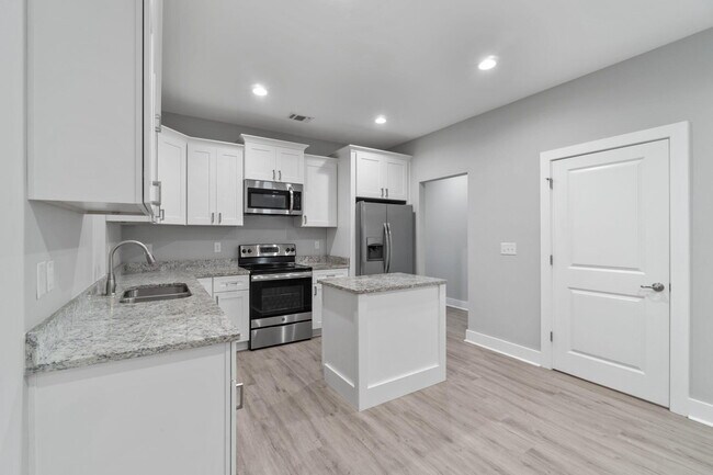 Building Photo - 7137 Majestic Blvd
