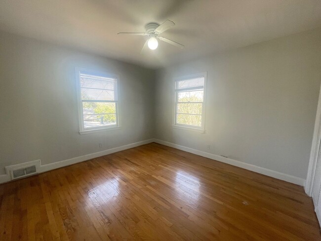 Building Photo - Duplex on Saluda Ave. - Near 5 Points