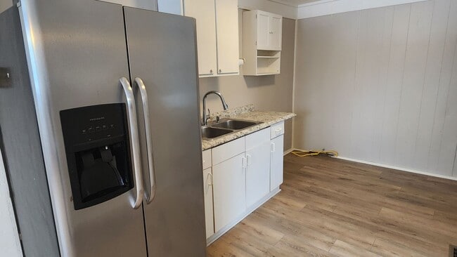 Building Photo - 1608-1608 1/2 Avenue B