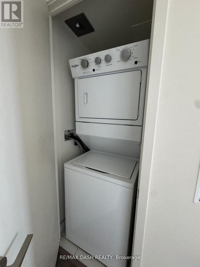 Building Photo - 10 Deerlick Ct