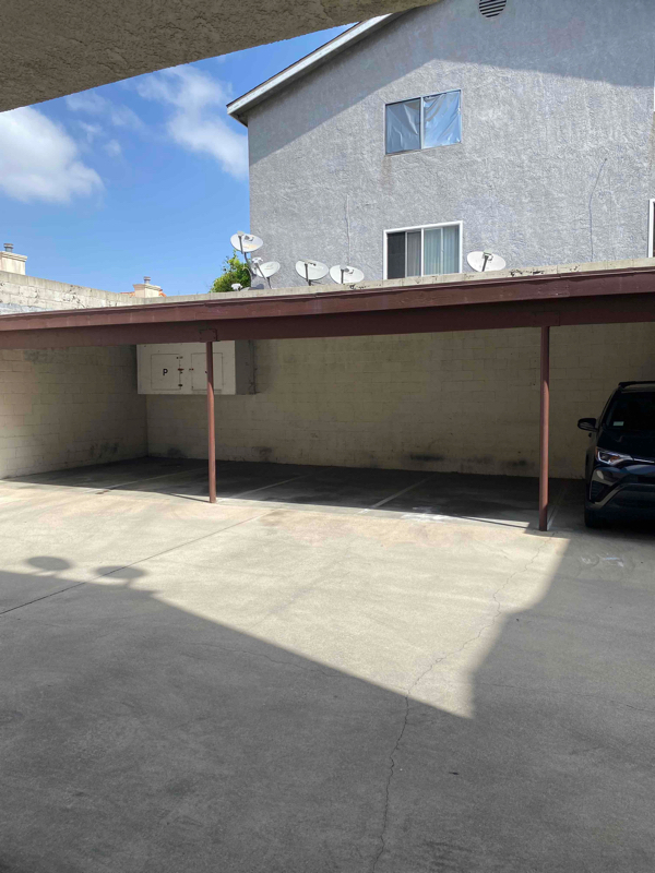 Foto del edificio - 4063 W 130th St