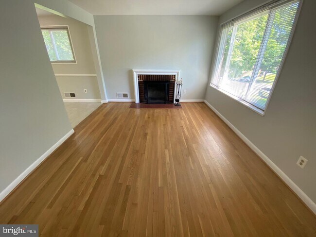 Foto del edificio - 12704 Bushey Dr