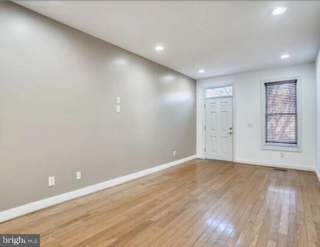 Building Photo - 111 E Cross St