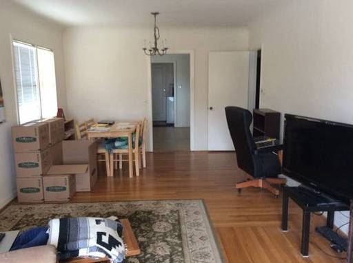 Building Photo - 498 Monroe St