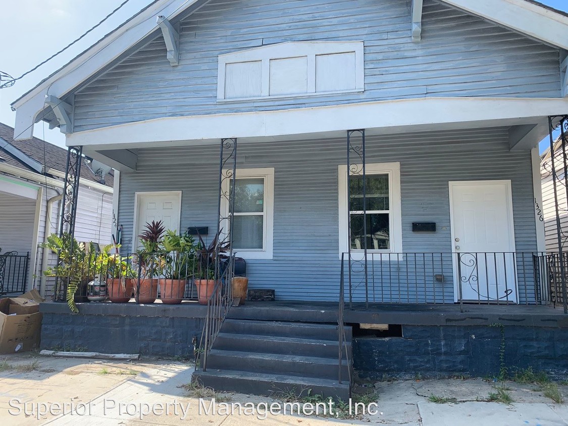 Primary Photo - 1324 Poland Ave