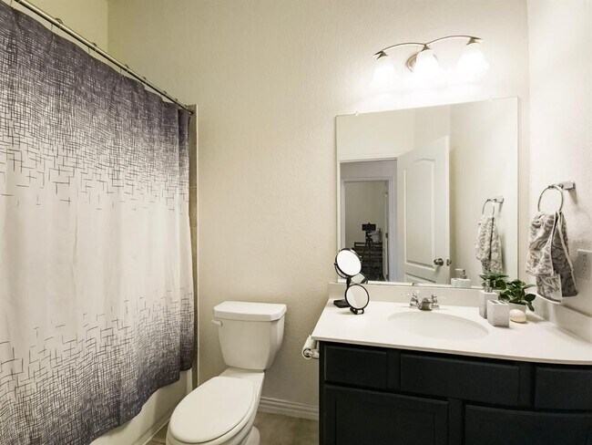 Foto del edificio - 627 Pheasant Hill Ln