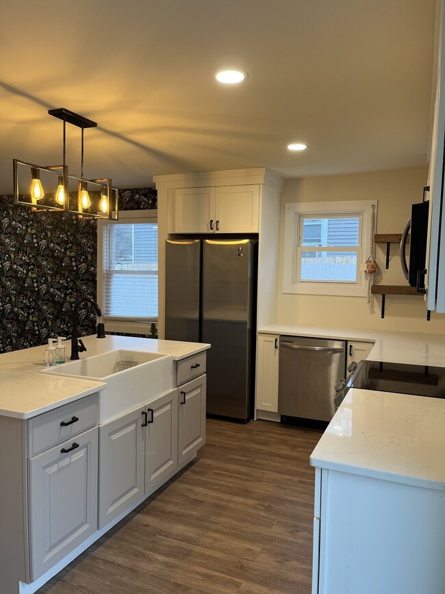 Building Photo - "Charming 2-Bedroom Home with Spacious Liv...