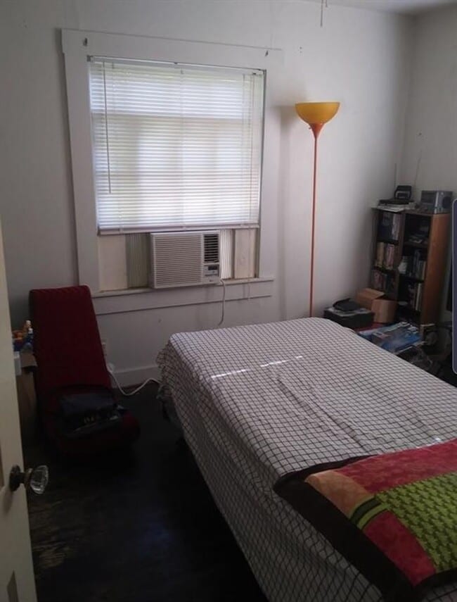 Building Photo - NICE 2 BEDROOM 1 BATH RENTAL HOME IN LIBERTY, TEXAS