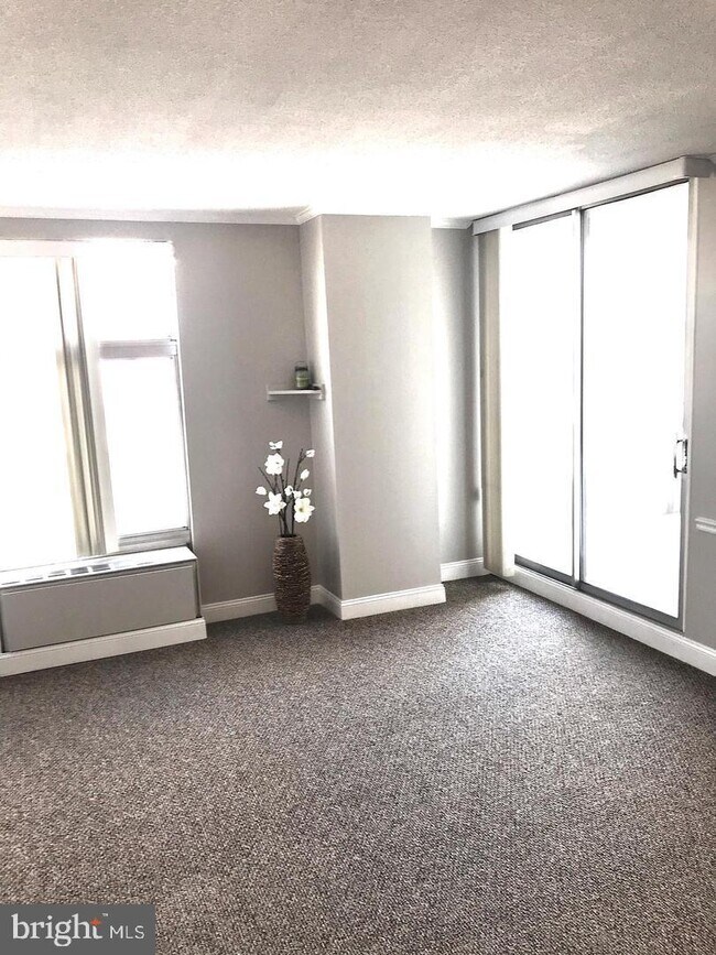 Building Photo - 28 Allegheny Ave