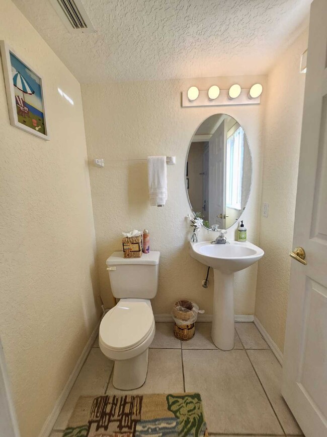 Foto del edificio - Charming Cape Canaveral Townhouse: 2 Bed, ...