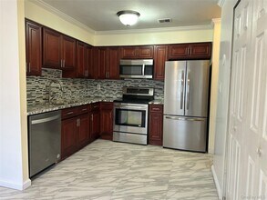 Building Photo - 216 Springmeadow Dr