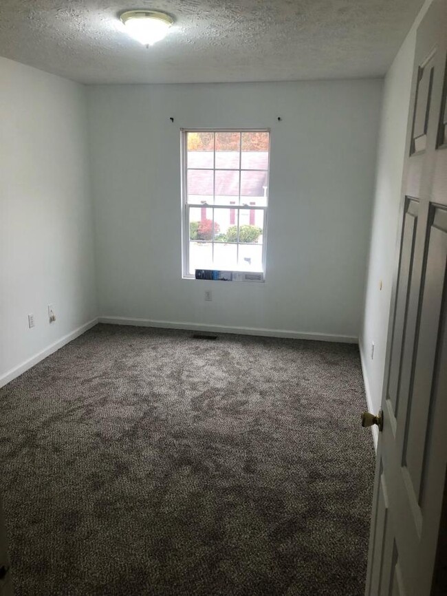 Building Photo - 2 bedroom in Ona WV 25545