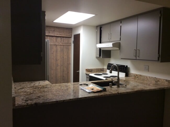 Building Photo - 125 Palo Verde