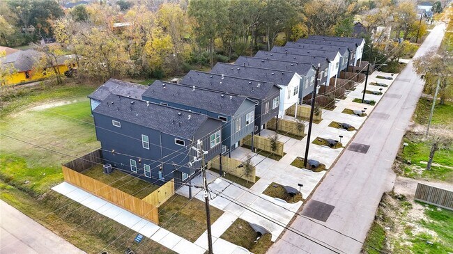 Building Photo - 1203 Dewalt St