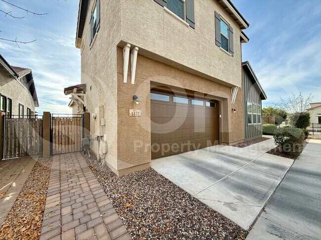 Building Photo - 1871 E Lantana Dr