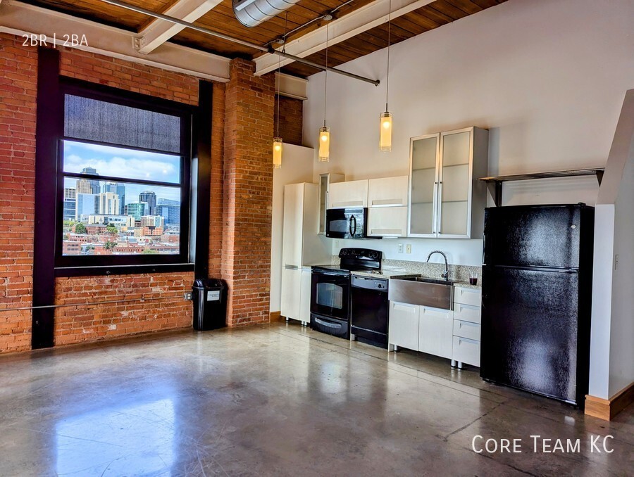 Primary Photo - LARGE CORNER LOFT WITH DOWNTOWN VIEWS