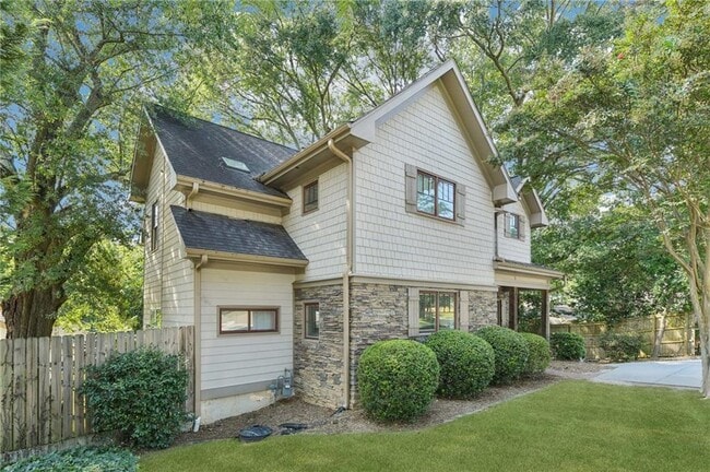 Building Photo - 1399 N Druid Hills Rd