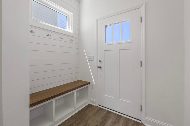 Foto del edificio - 3658 Meadow Vista Ln