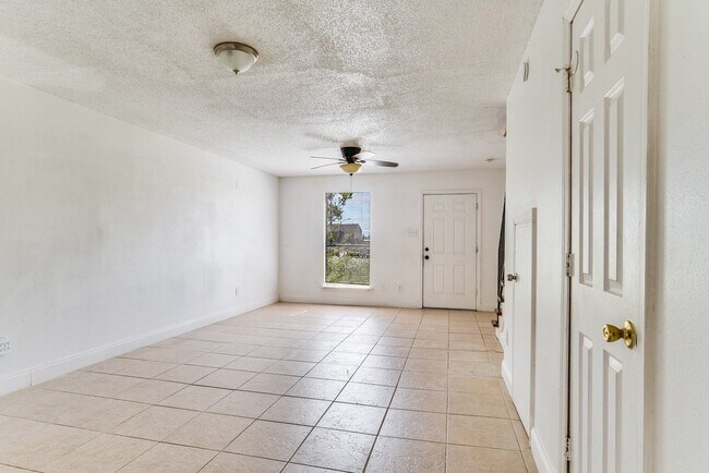 Foto del edificio - 10821 Roger Dr