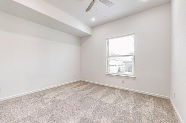 Foto del edificio - 4 Bed 3 Bath Luxurious Townhome in Frisco!