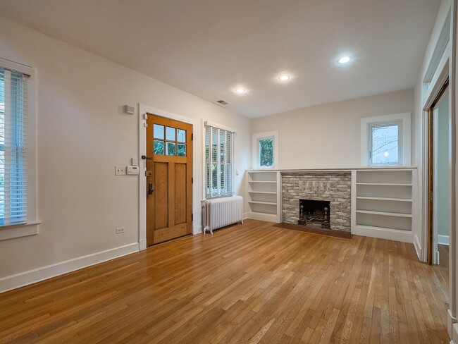 Foto del edificio - Charming, Renovated Bungalow in NW DC Tenley Area