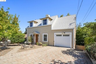 Building Photo - 7850 Crest Ave