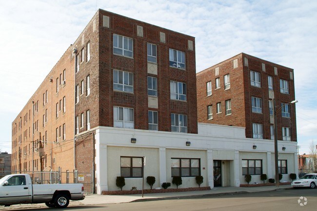 Primary Photo - 445 Field St