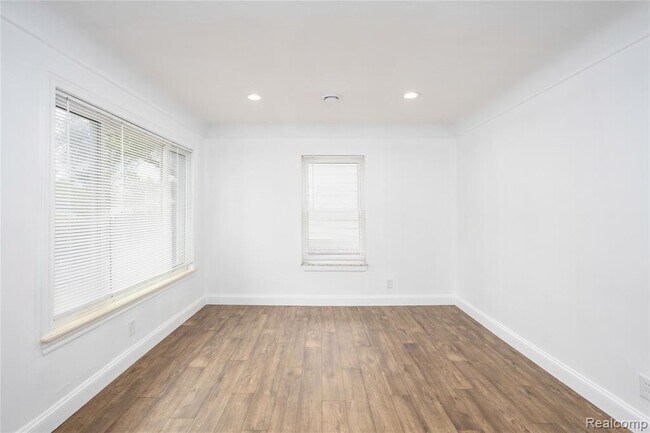 Foto del edificio - 18261 Brentwood St