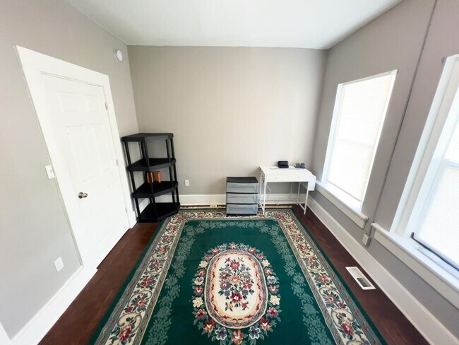 Building Photo - 602 SW 7th St