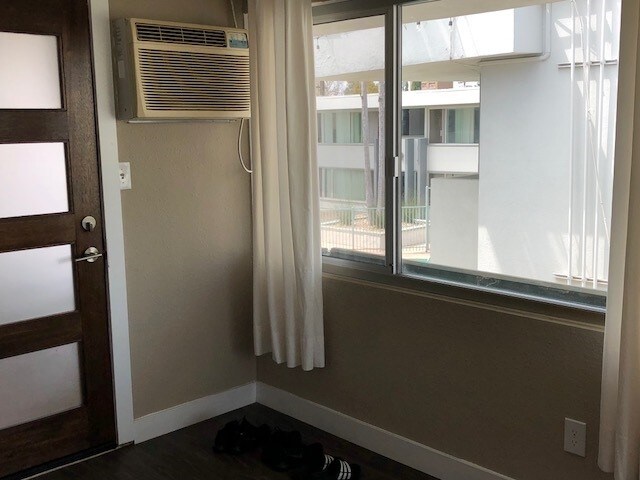 Foto del edificio - 6245 Stanley Ave