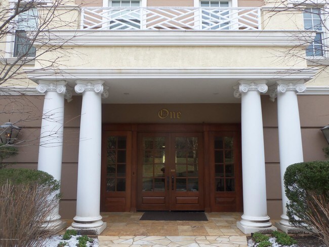 Foto del edificio - 1032 Oval Rd