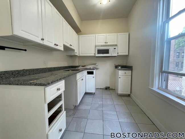 Building Photo - 53 Ashford St