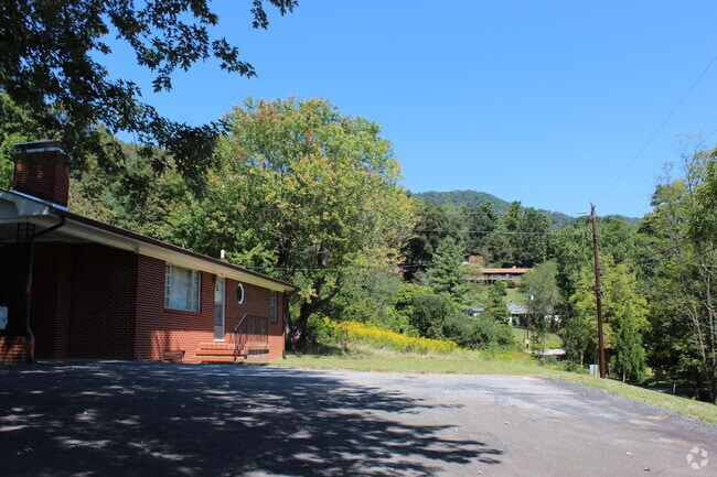 Building Photo - 133 Rockdale Ave