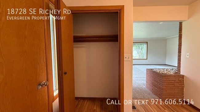 Foto del edificio - 18728 SE Richey Rd