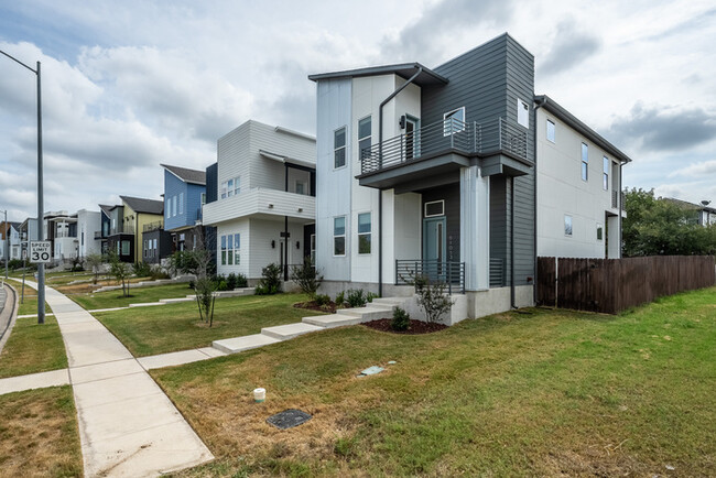 Building Photo - Beautifully Furnished