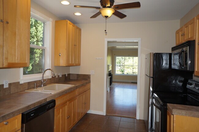 Foto del edificio - Beautiful Grant Park 4 bedroom Bungalow