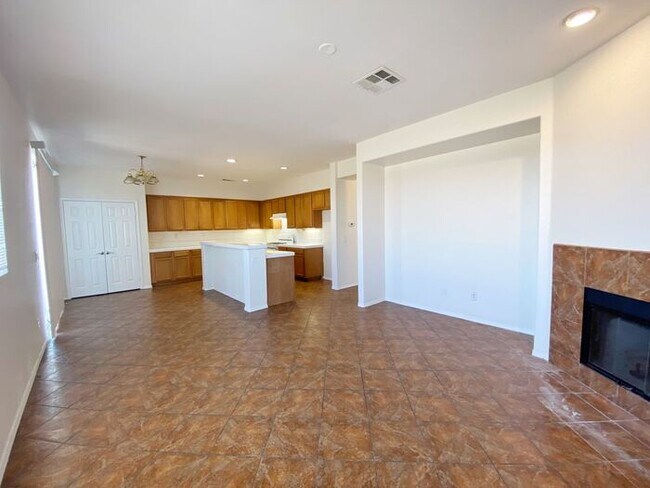 Foto del edificio - 5 bed 4 bath + Loft