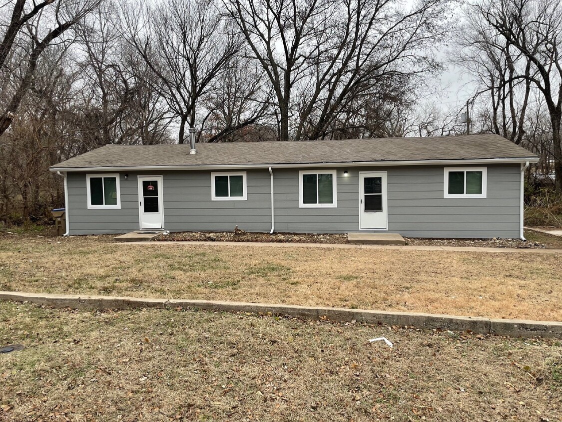 Foto principal - Charming 2 Bed/1 Bath Duplex in Derby, KS ...