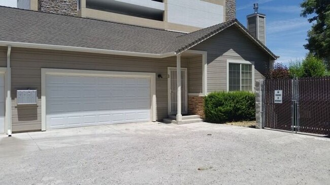 Foto del edificio - 2 bedroom Duplex in Carson City For Rent